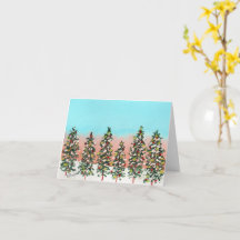 Voor de dageraad rij van kleurrijke kerstbomen