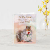 Voor zuster Funny Squirrel Birthday Kaart (Gele Bloem)