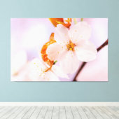 Vooraanzicht van kersenbloesem in het lente-seizoe canvas afdruk (Insitu (Houten vloer))