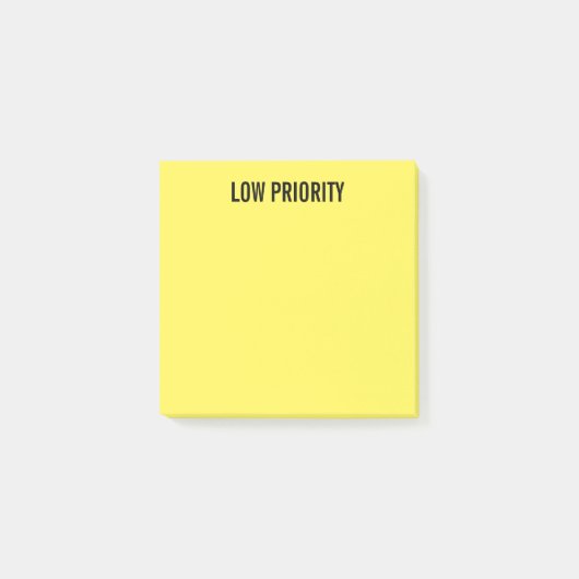 Vooraf gelabeld geel met lage prioriteit post-it® notes (Voorkant)