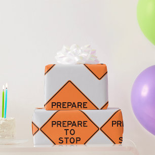 Voorbereiden van stoppen van het verkeersteken cadeaupapier