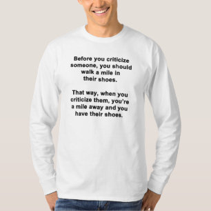 Voordat je iemand bekritiseert.... t-shirt