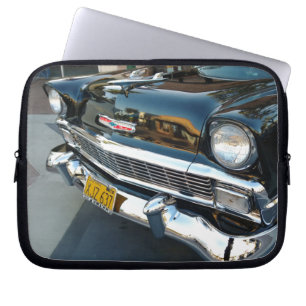 Voorkant van een klassieke Chevy Bel Air Hot Rod u Laptop Sleeve
