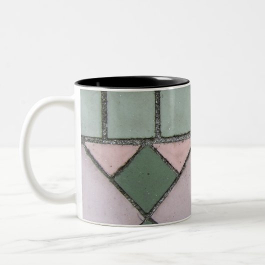 Vormen in roze en groen tweekleurige koffiemok (Links)