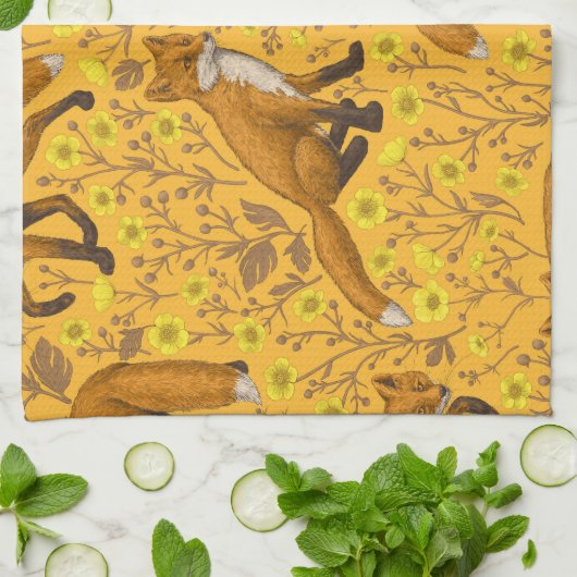 Vossen en boterbloemen op sinaasappel theedoek (Gevouwen)
