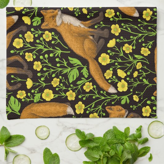 Vossen en boterbloemen op zwart theedoek (Gevouwen)