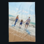 Votre famille Photo Serviette de cuisine avec text<br><div class="desc">Serviettes de cuisine personnalisées - Unique votre propre design - Famille personnalisée / Amis ou Cadeau personnel - Ajouter votre texte et votre photo - Redimensionnez et déplacez des éléments avec l'outil de personnalisation! Choisissez la police / taille / couleur ! Bonne chance - Soyez heureux :)</div>