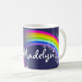 Votre nom badine la tasse de marine d'arc-en-ciel (Devant droit)