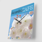 Votre nom de CAFE horloges murales Fleurs de print (Angle)