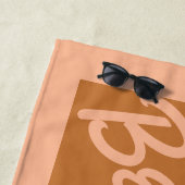 VOTRE nom, VOTRE serviette de plage faite sur (En situation)