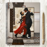 Votre planificateur de design métallurgique indust<br><div class="desc">Planificateur avec votre photo personnalisée encadrée par un design industriel artistique avec des effets métalliques et du faux cuir.</div>