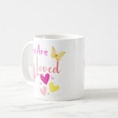 vous êtes AMOUREUX, papillon rose COEUR MUG (Devant gauche)
