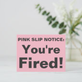 Vous êtes Fired ! Carte postale à glissement rose. (Debout devant)