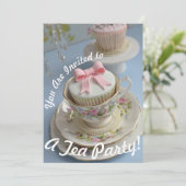 Vous Êtes Invité Tea Party Invitation (Debout devant)