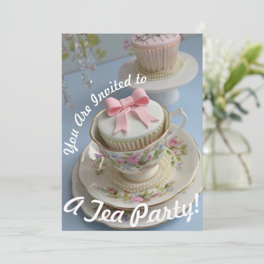 Vous Êtes Invité Tea Party Invitation (Debout devant)