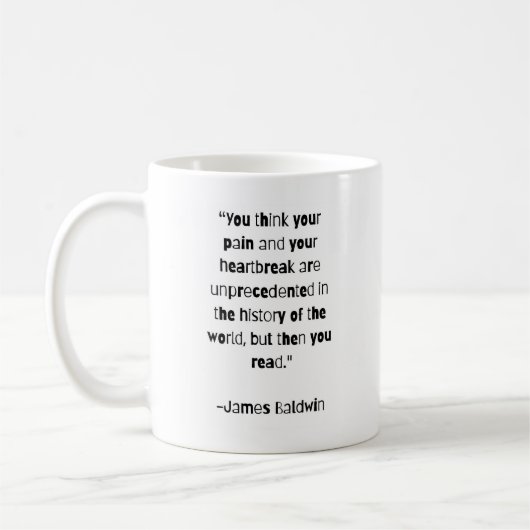 "Vous n'êtes pas seul" James Baldwin Cite Mug (Gauche)