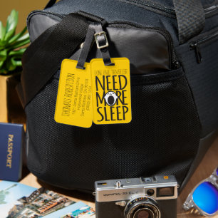 Voyageur long-courrier jaune plus étiquette bagage