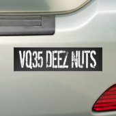 VQ35 Deez Nuts Bumpersticker (Op auto)