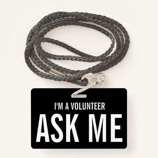 Vraag me of ik een vrijwilliger ben Black White Badge (Achterkant met draagriem)