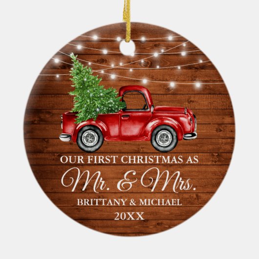 Vrachthout Eerste Kerstmis Mr en Mrs. Keramisch Ornament (Achterkant)