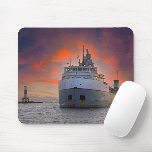vrachtschip dat aankomt in de haven van Holland Muismat (Met muis)