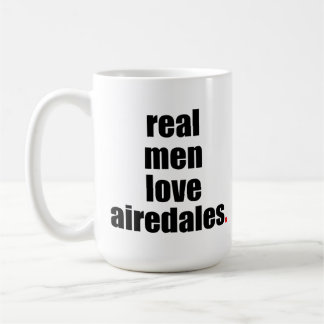 Vraie tasse d'Airedales d'amour d'hommes