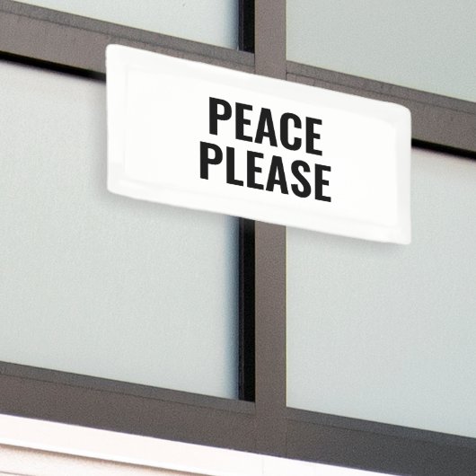 Vrede alsjeblieft witte en zwarte tekst anti-oorlo spandoek (Buitenkant Gebouw)