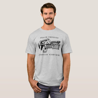 Vrede door vuurkracht gezien in Aliens T-shirt