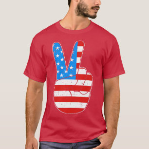 Vrede hand teken met de Amerikaanse voor 4 juli T-shirt