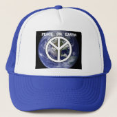Vrede op aarde Tucker Hat Trucker Pet (Voorkant)