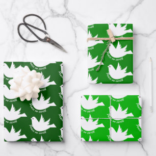 Vrede op aarde witte duif met groene kerst inpakpapier vel