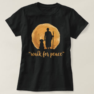 Vredeswandelende monniken met Aloka-hond T-shirt