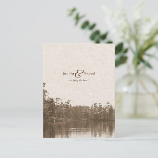 Vredige bergmeerlandschap foto aankondigingskaart (Staand voorkant)