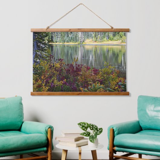 Vredige Lake Vibrant Herfst Kleurenlandschap Hangend Wandkleed (Woonkamer)