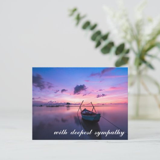 Vredige meer scène met rouwboot briefkaart (Staand voorkant)