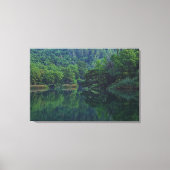 Vredige Ochtend Rivier met Reflectie van Bomen Canvas Afdruk (Voorkant)