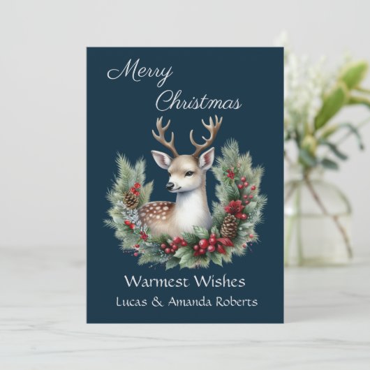 Vreedzaam hert, met Holly Krans, op Donkerblauw Feestdagenkaart (Staand voorkant)