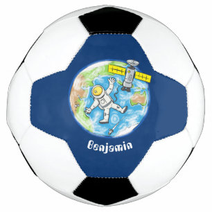 Vreemde astronaut in de ruimte en de cartoon voetbal