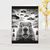 Vreemde bosmarmotten selfie met buitenaardse ufo g kaart (Gele Bloem)