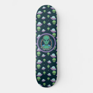 Vreemde buitenaardse wezens die we willen geloven skateboard