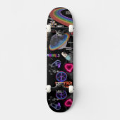 Vreemde buitenruimte, vreemdelingen skateboard (Voorkant)