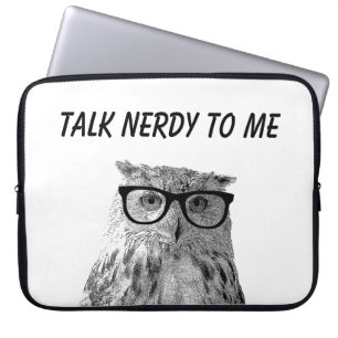 Vreemde uil met nerdy-glazen hoes voor een laptop