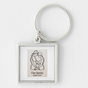 Vreugdevol moment van twee moeders die een baby ve sleutelhanger