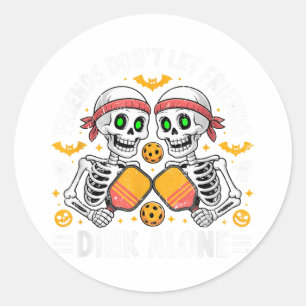 Vrienden laten niet alleen Halloween drinken Ronde Sticker
