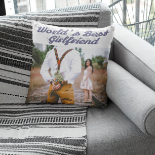 Vriendin met grijze scriptfoto kussen