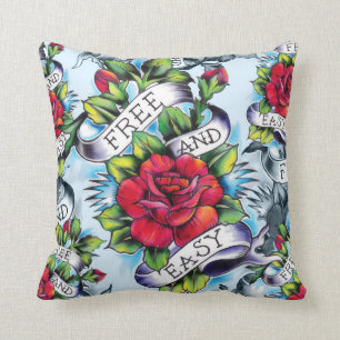 Vrij en gemakkelijk Amerikaans Tattoo Roos kussen. Kussen