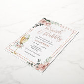 Vrijgezellenfeest van Brunch en Bubble Blush Flora Folie Uitnodiging (Gedraaid)
