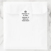 Vrijheid is in Peril. Verdedig het met al uw mogel Ronde Sticker (Tas)