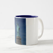 Vrijheid Verlichting van de wereld - Vrijheidsbeel Tweekleurige Koffiemok (Voorkant rechts)