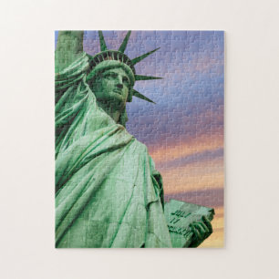 Vrijheidsbeeld onder kleurrijke hemel legpuzzel